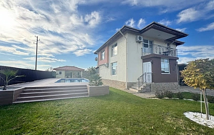 ID 14937 Dwupiętrowy dom w Kamenar Zdjęcie 9