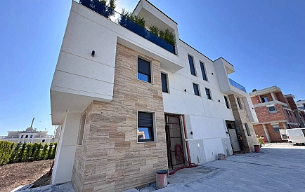 ID 14144 Dom szeregowy w Sunny Island Zdjęcie 2