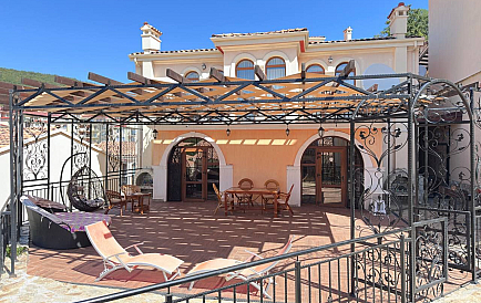 ID 10801 Dwupiętrowa willa w Villa Romana Zdjęcie 1 