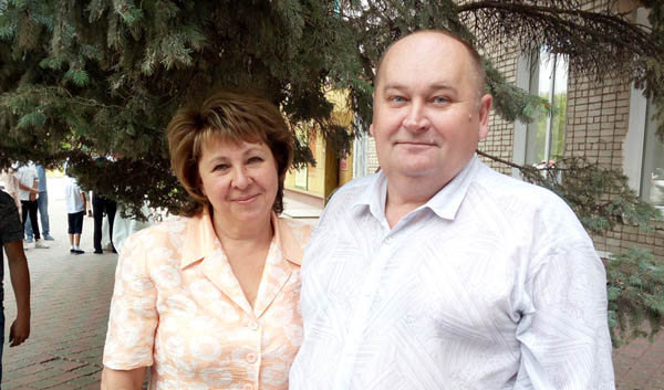 Фото продавцов квартиры в Святом Власе Юрия и Галины из Ростова-на-Дону